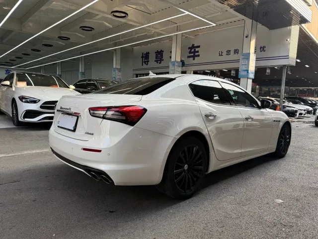 Maserati Ghibli — Фото автомобиля 20
