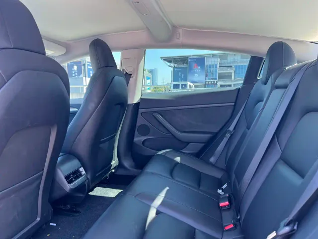 Tesla Model 3 — Фото автомобиля 11
