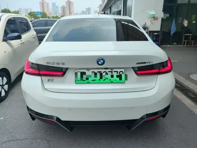 BMW i3 — Фото автомобиля 5