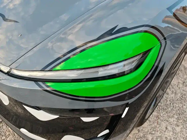 Tesla Model Y L — Фото автомобиля 5