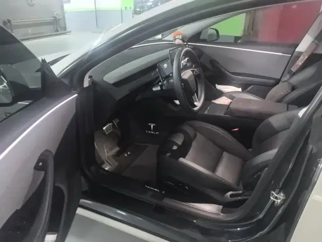 Tesla Model 3 — Фото автомобиля 12