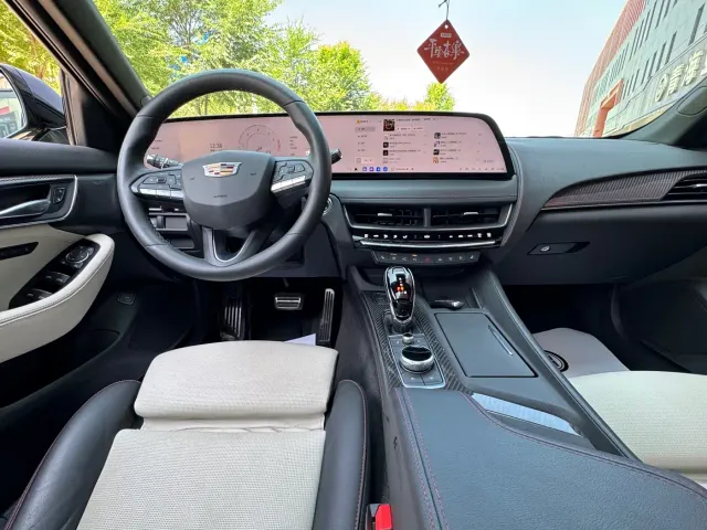 Cadillac CT5 — Фото автомобиля 13