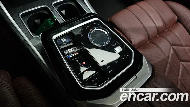 BMW 7-Series 7 серия (G70) 740i sDrive M Sport — Фото автомобиля 9