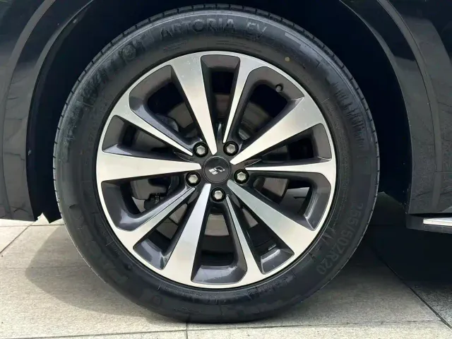 Li Auto ONE — Фото автомобиля 9