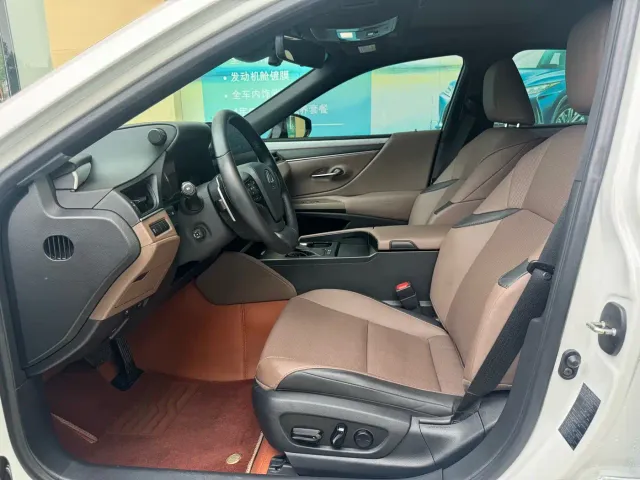 Lexus ES — Фото автомобиля 5