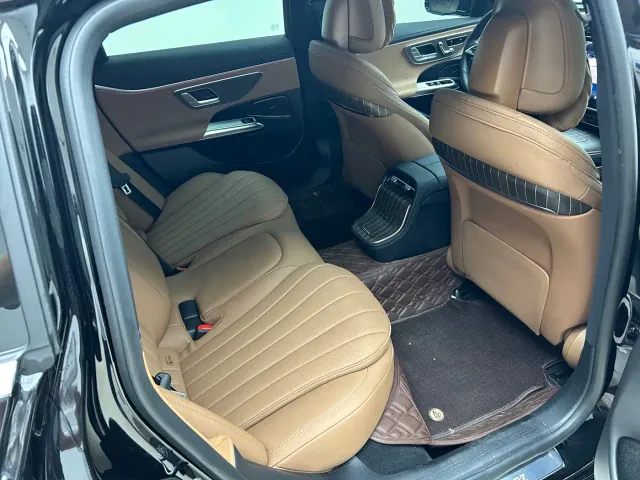 Mercedes-Benz E-Class — Фото автомобиля 8