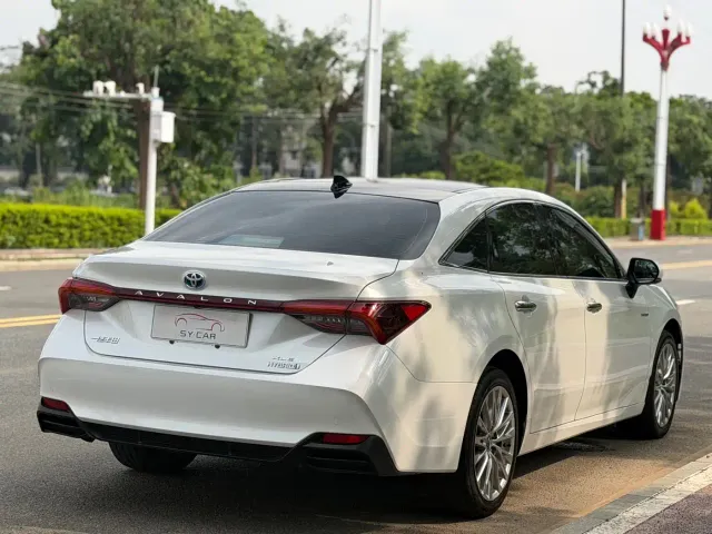 Toyota Avalon 2023 Hybrid 2.5L XLE Premium Edition — Фото автомобиля 5