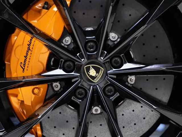 Lamborghini Urus — Фото автомобиля 15