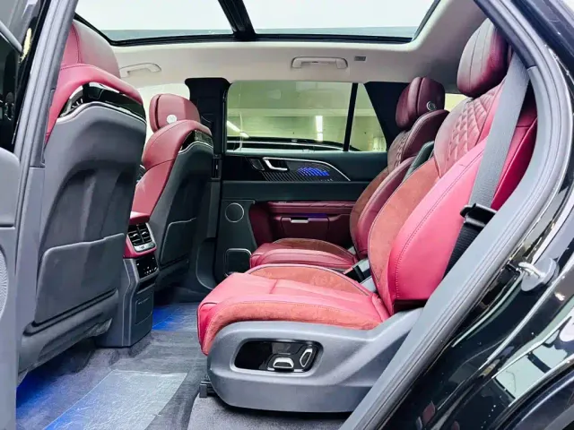 Hongqi E-HS9 — Фото автомобиля 15