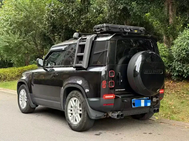 Land Rover Defender — Фото автомобиля 4