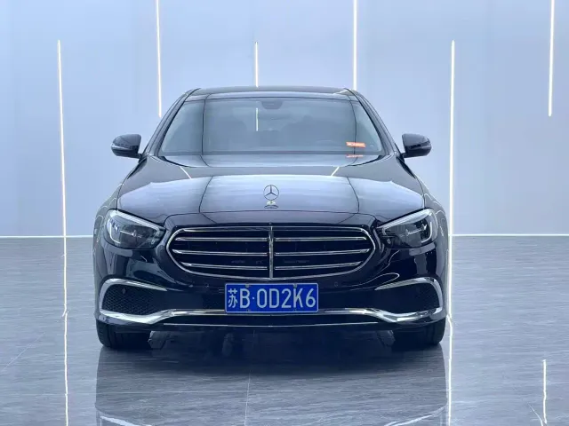Mercedes-Benz E-Class — Фото автомобиля 2