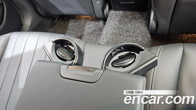 Mercedes-Benz E-Class — Фото автомобиля 27