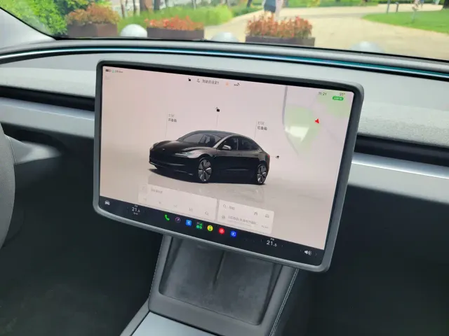Tesla Model 3 — Фото автомобиля 18