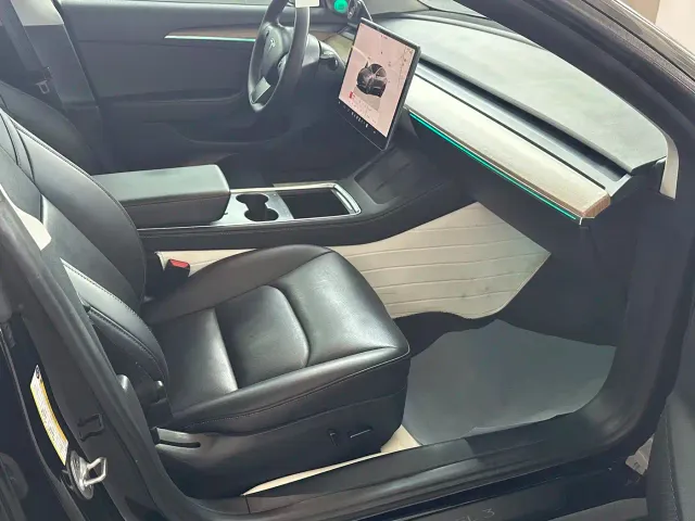 Tesla Model 3 — Фото автомобиля 10