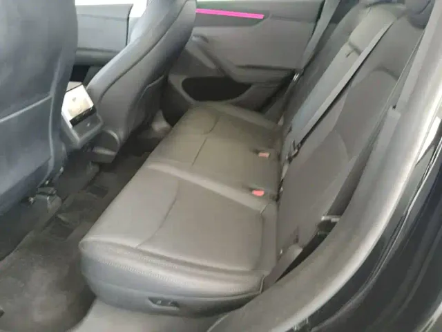 Tesla Model Y — Фото автомобиля 16