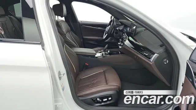 BMW 5 Series G30 — Фото автомобиля 15