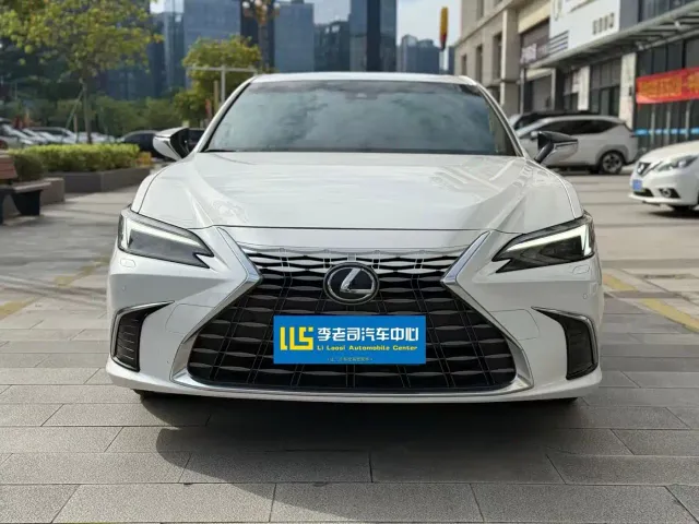 Lexus ES — Фото автомобиля 2