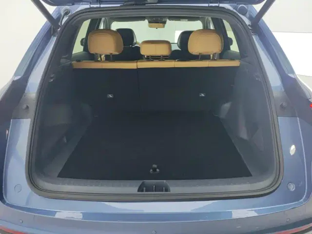 Geely Galaxy Starship 7 EM-i — Фото автомобиля 4