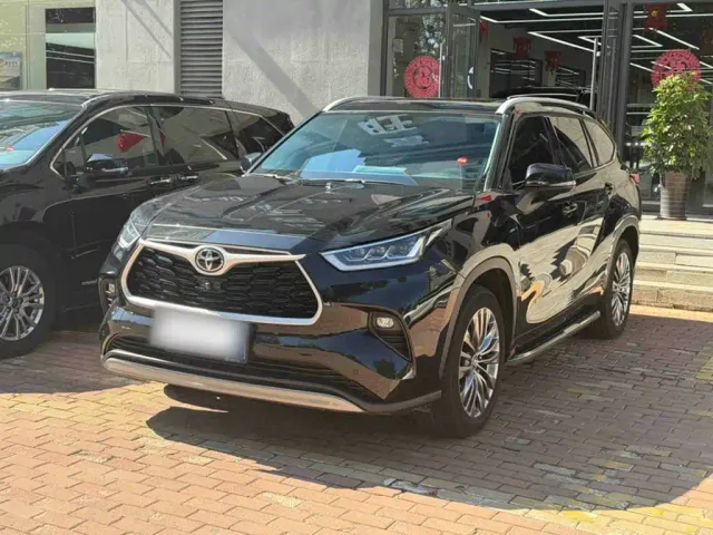 Фотография автомобиля — Toyota Highlander