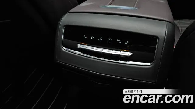Cadillac Escalade Generation 5 — Фото автомобиля 30