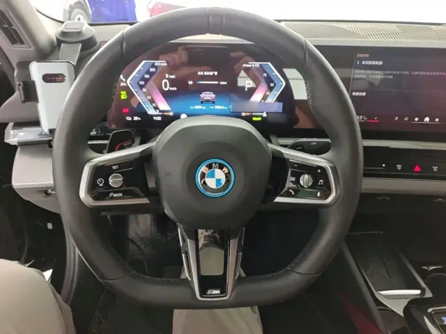 BMW i5 — Фото автомобиля 6
