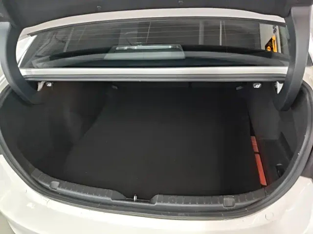 Mazda Axela — Фото автомобиля 18