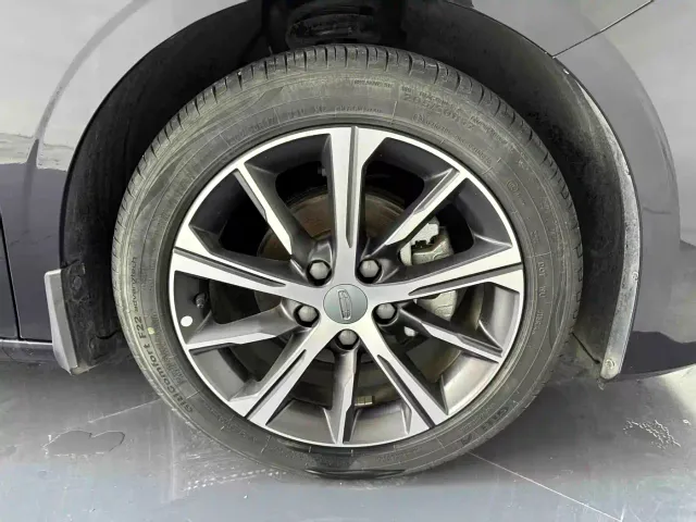 Geely Emgrand — Фото автомобиля 23