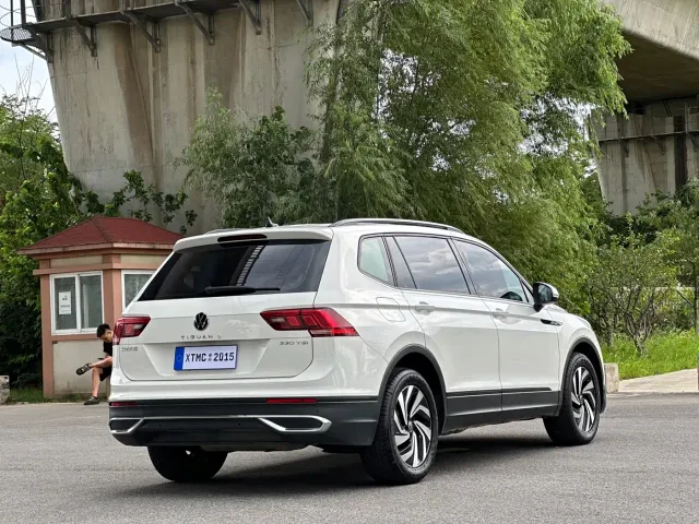 Volkswagen Tiguan L — Фото автомобиля 17