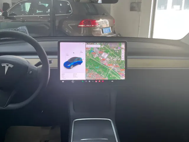 Tesla Model Y — Фото автомобиля 5