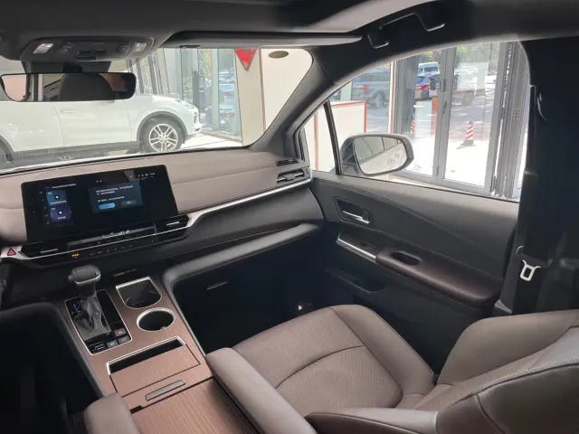 Toyota Granvia — Фото автомобиля 20