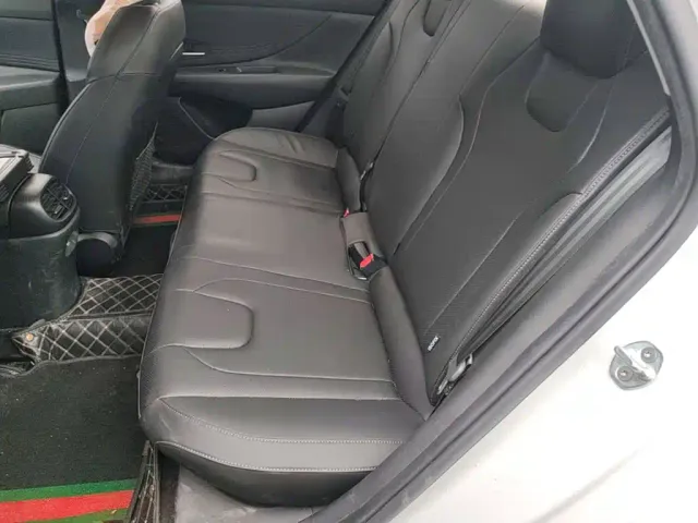 Hyundai Elantra — Фото автомобиля 16
