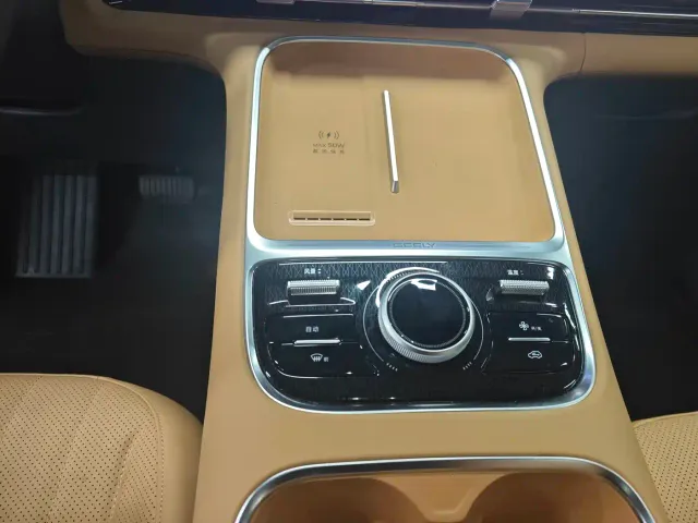 Geely Galaxy Starship 7 EM-i — Фото автомобиля 19