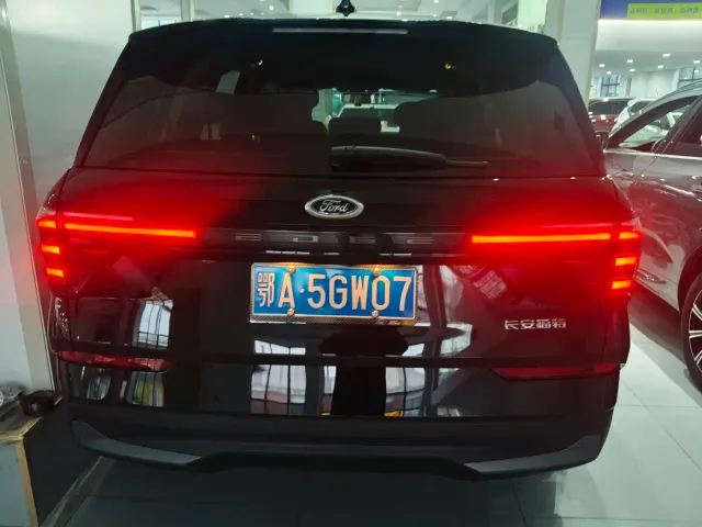 Ford Edge — Фото автомобиля 12