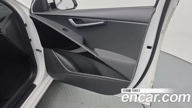 Kia Niro — Фото автомобиля 13