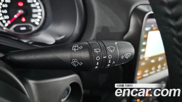 Jeep Renegade — Фото автомобиля 28