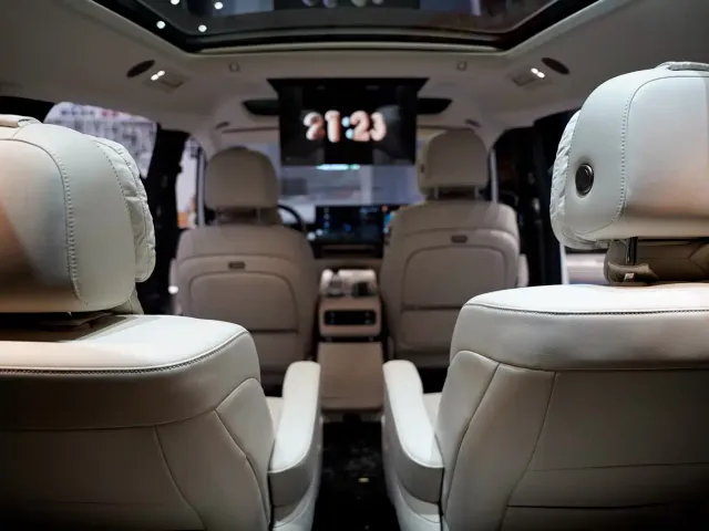 Li Auto MEGA — Фото автомобиля 11