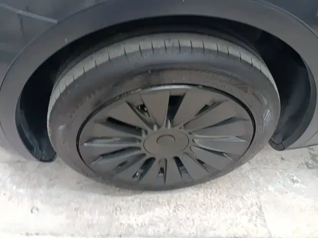 Tesla Model Y — Фото автомобиля 22