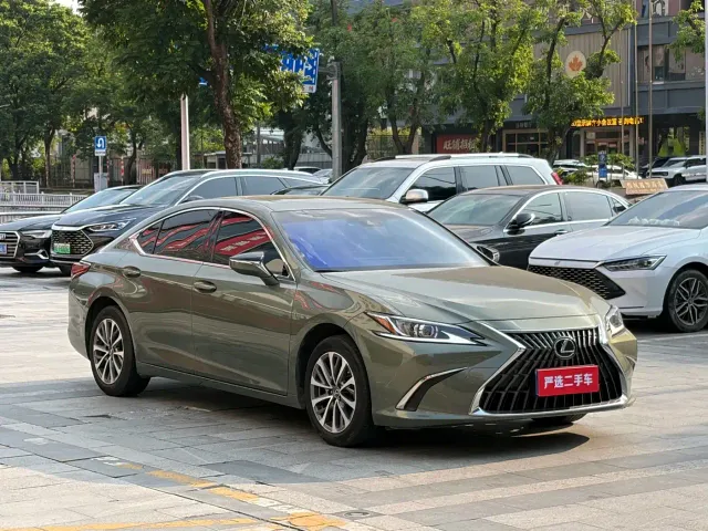 Lexus ES — Фото автомобиля 3