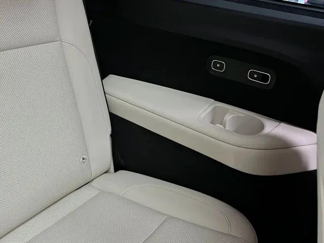 Li Auto L9 — Фото автомобиля 29