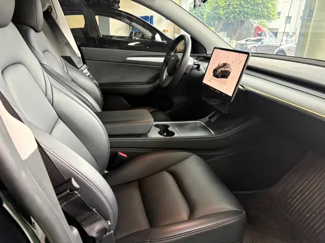 Tesla Model Y — Фото автомобиля 14