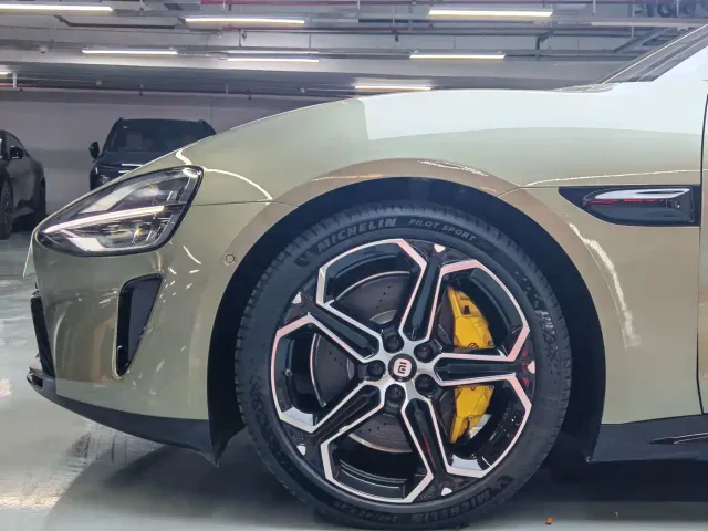 Xiaomi SU7 — Фото автомобиля 4