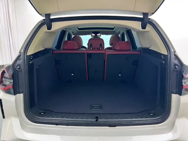 BMW iX3 — Фото автомобиля 27