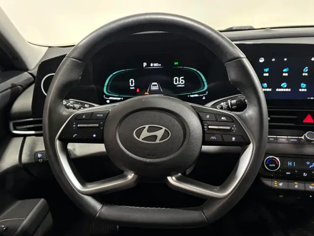 Hyundai Elantra — Фото автомобиля 11