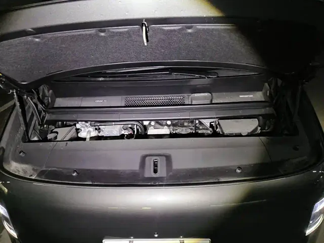 Li Auto Li Auto MEGA 2025 Ultra Smart Renewal Edition — Фото автомобиля 3