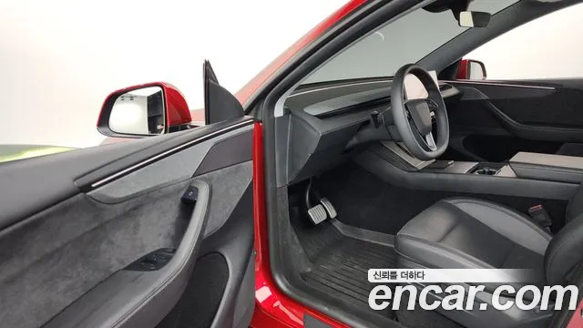 Tesla Model Y — Фото автомобиля 15