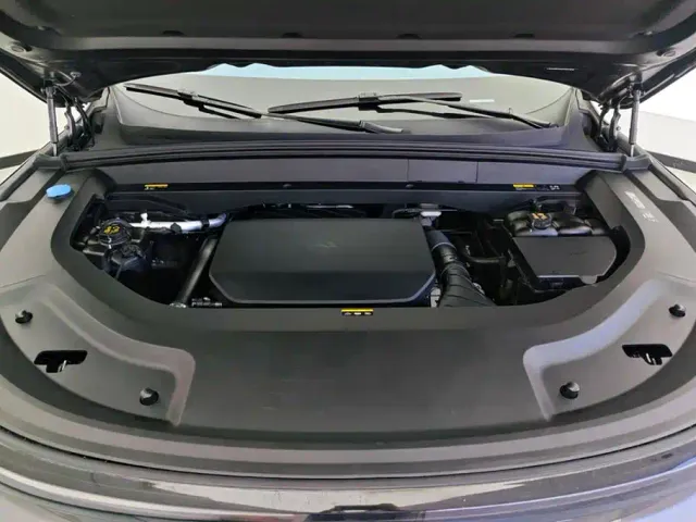 Li Auto L8 — Фото автомобиля 10