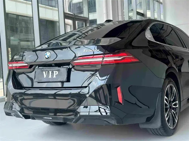 BMW 5 Series — Фото автомобиля 19