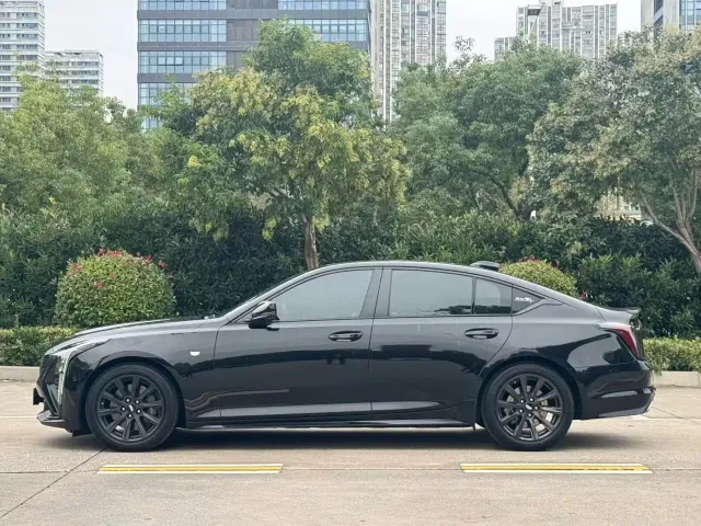 Cadillac CT5 — Фото автомобиля 3