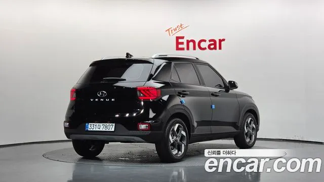 Hyundai Venue — Фото автомобиля 2