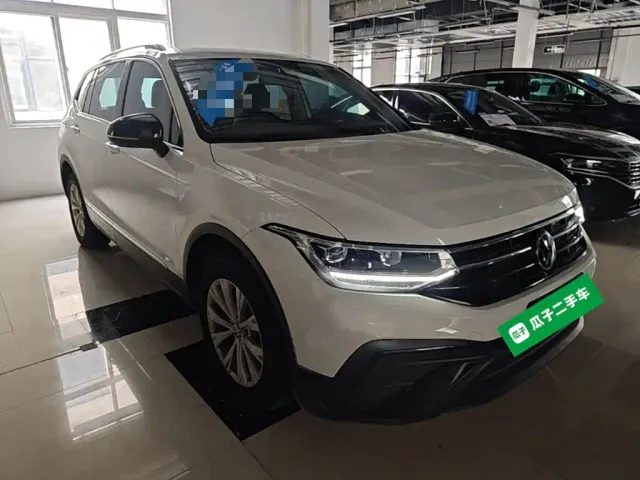 Volkswagen Tiguan L — Фото автомобиля 3